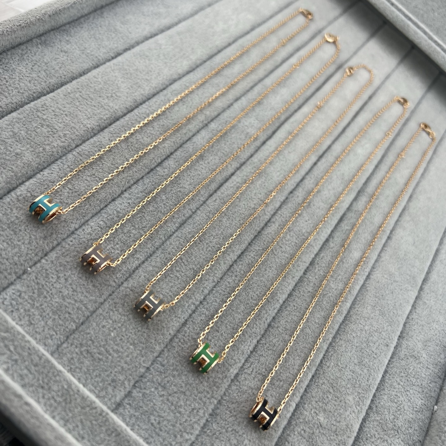 H-shaped enamel mini pendant necklace - Artisantouchss