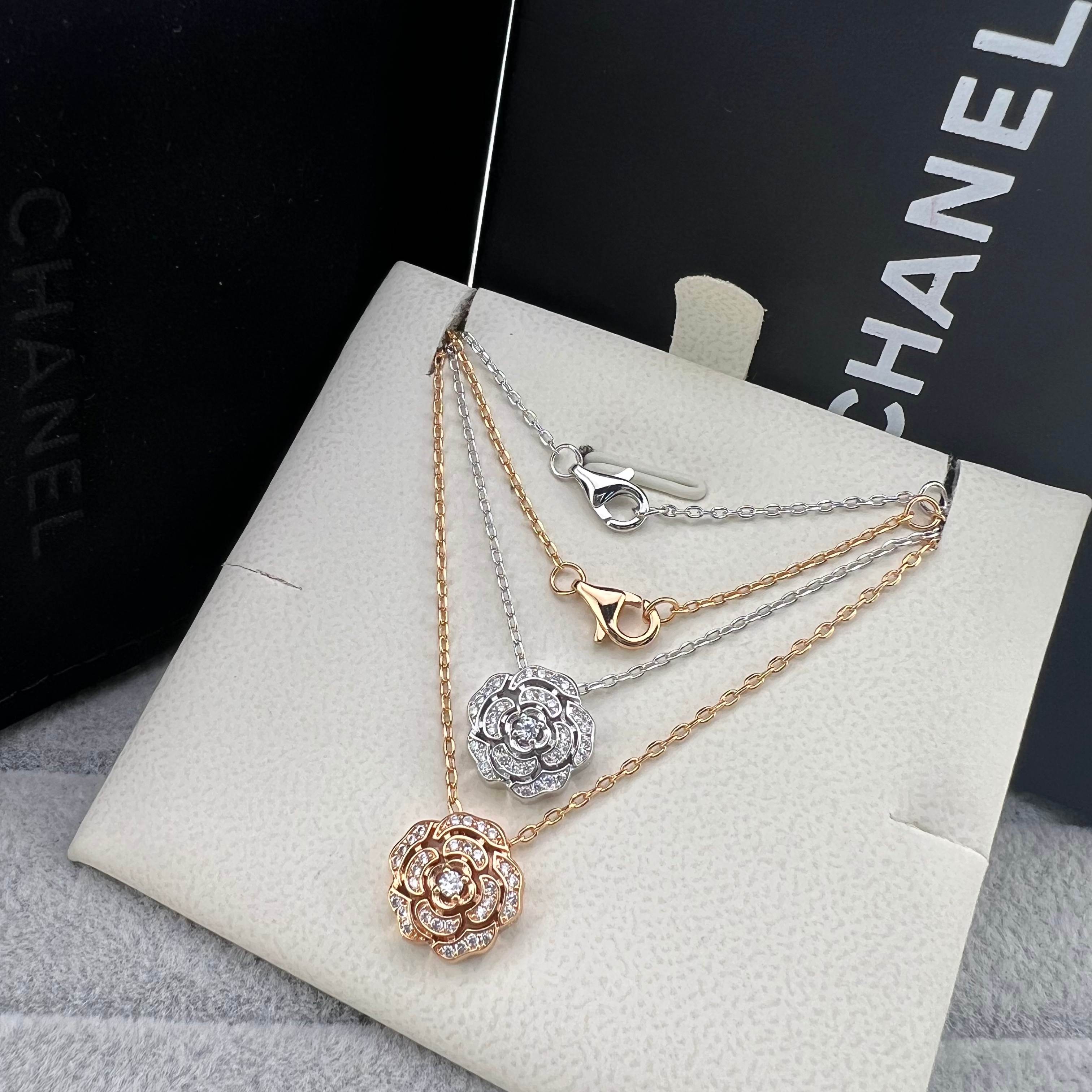 Openwork camellia necklace with full diamonds - Artisantouchss