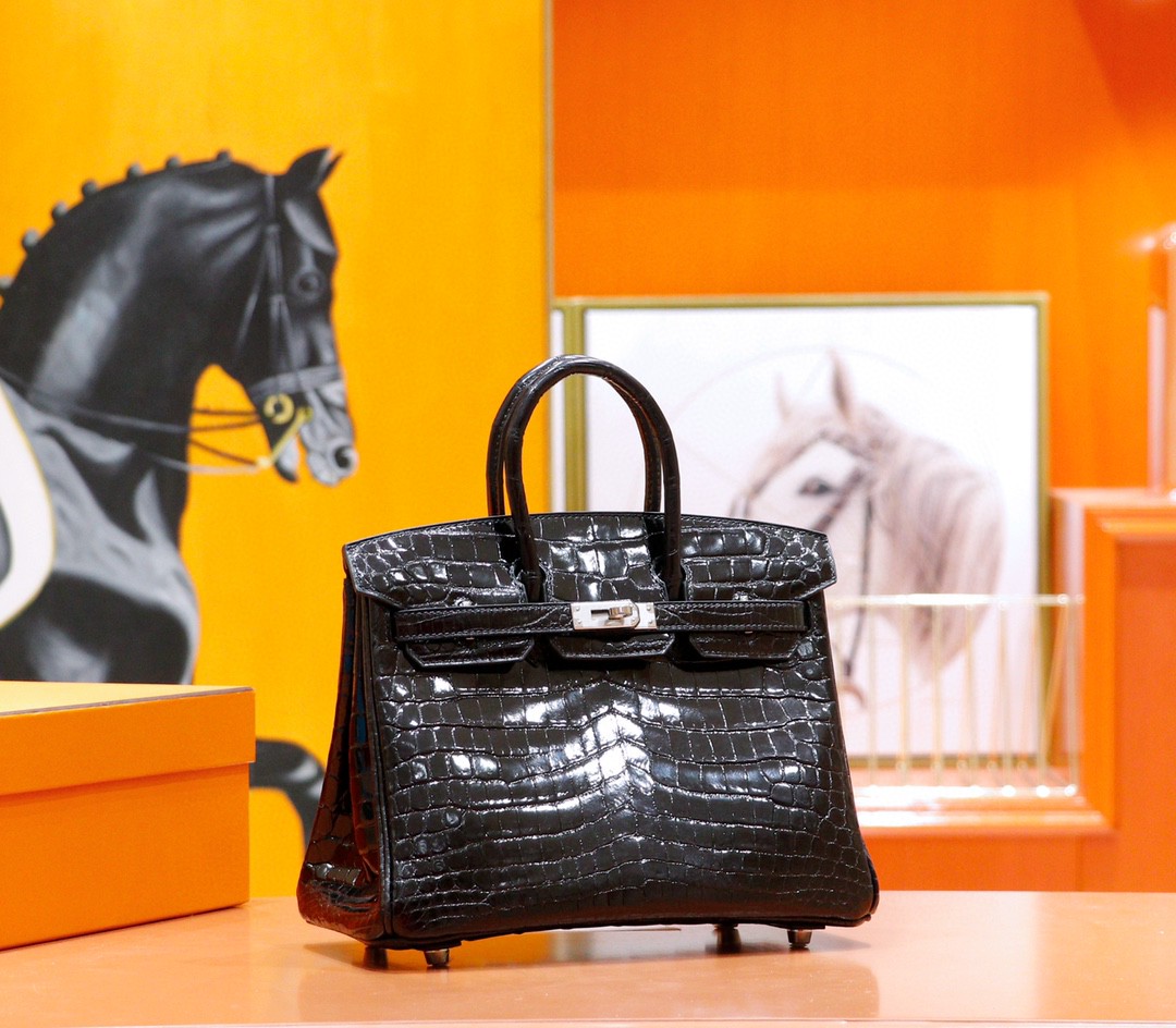 Hermes Birkin platinum bag, black color, glossy crocodile skin, silver buckle, 25-30cm long customization