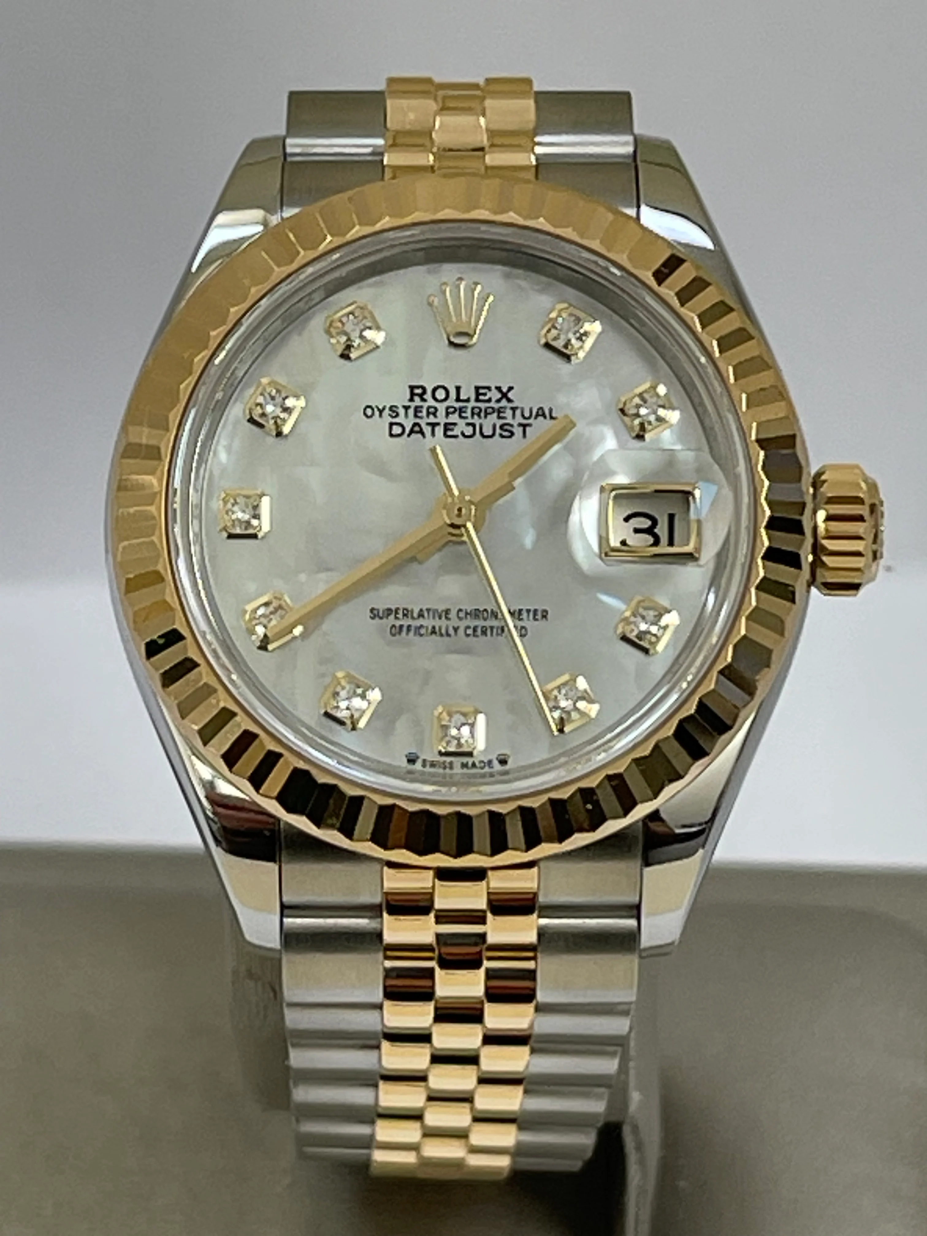 Rolex Steel and Yellow Gold Lady-Datejust - 2023 - Fluted Bezel - White Mother-Of-Pearl Diamond Dial - Jubilee Bracelet - 279173