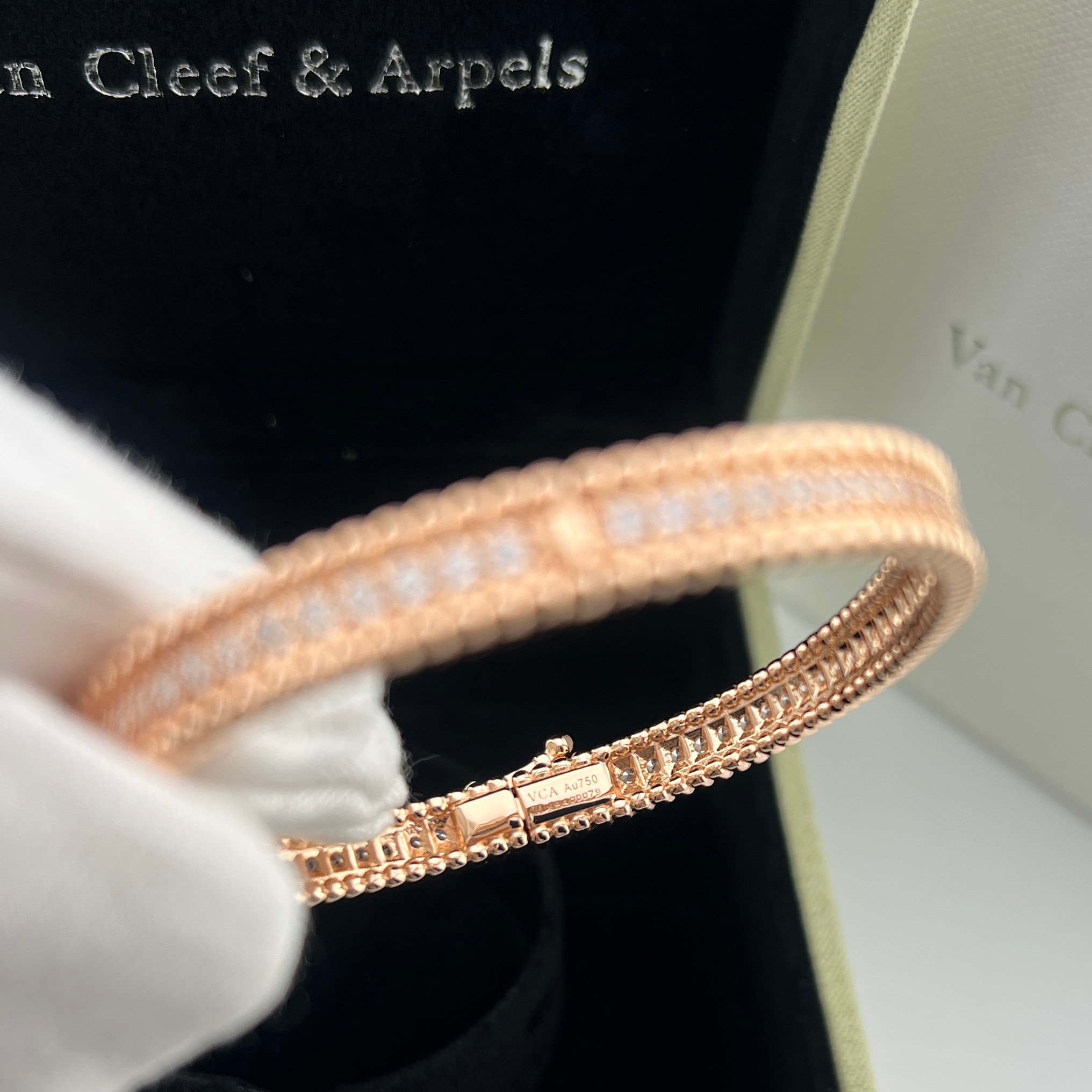 Beaded-edge bracelet - Artisantouchss