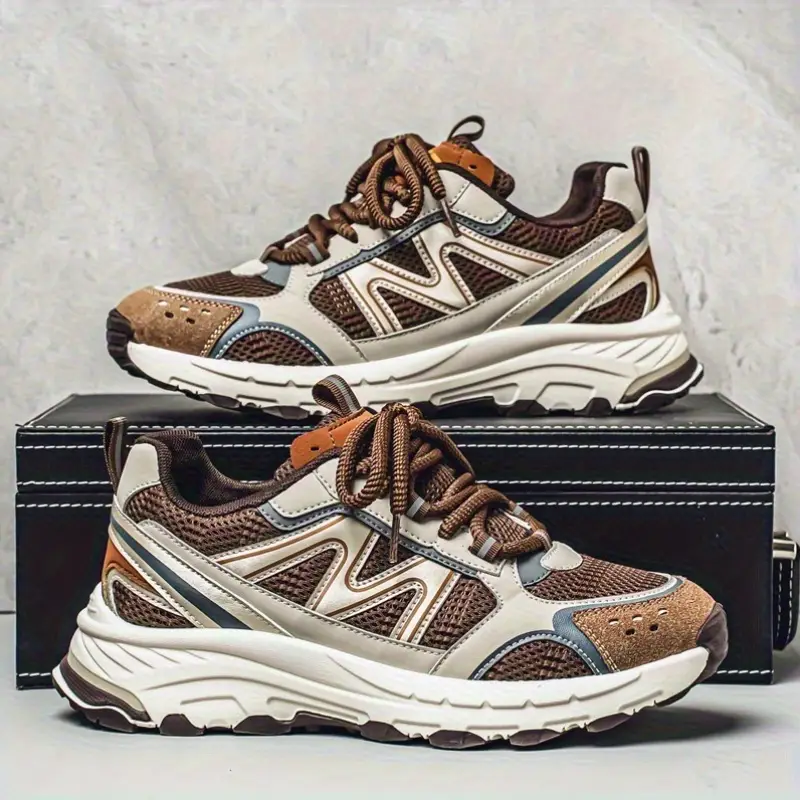 Spring and Summer Mesh Breathable Running Outdoor Fashion Leisure Students Distressed Workwear Shoes