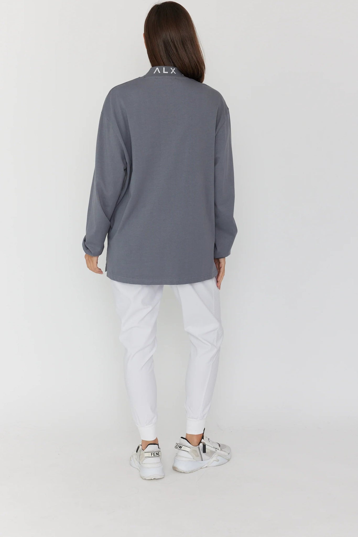Monochrome V-Top