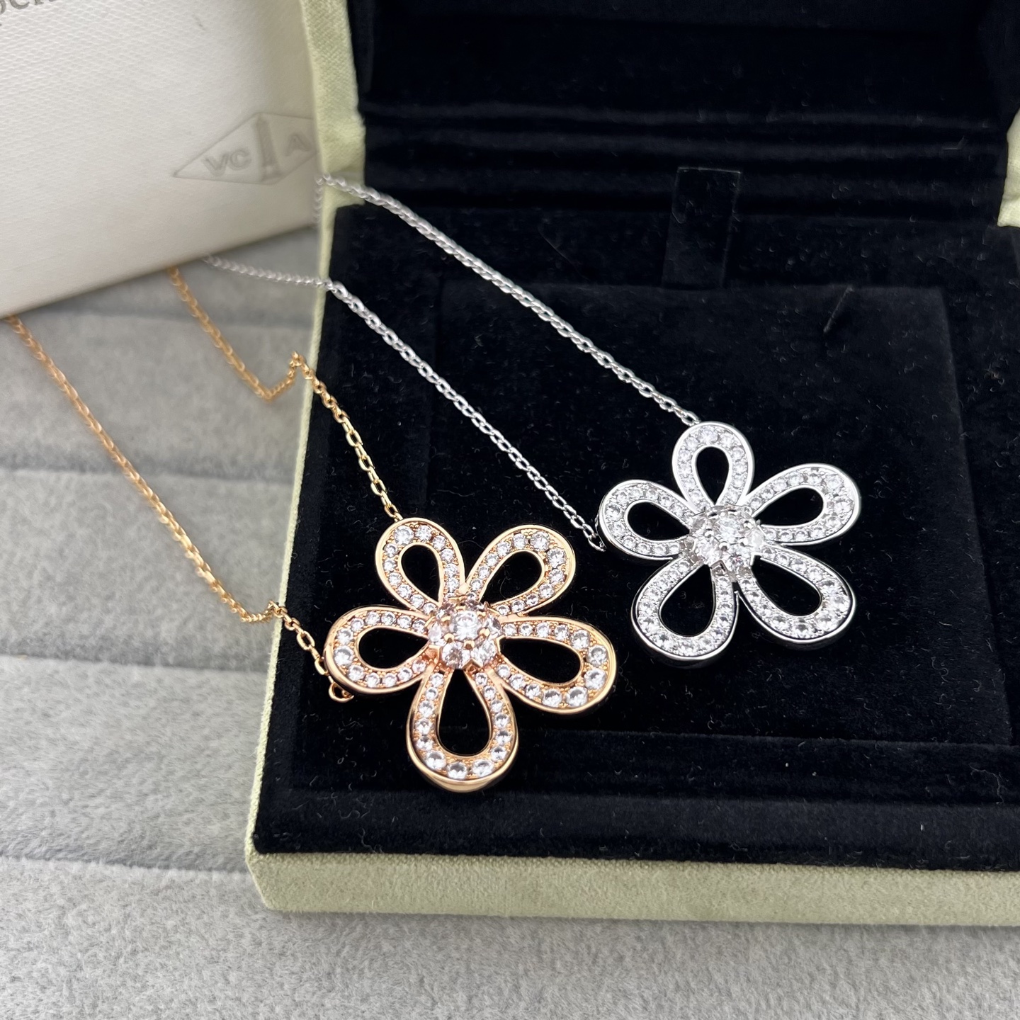 Open 5-petal flower diamond pendant necklace - Artisantouchss