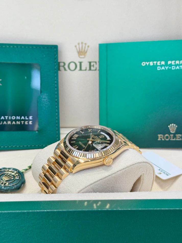Rolex 2024 Day-Date m128238-0118 Green Dial Yellow Gold Bracelet