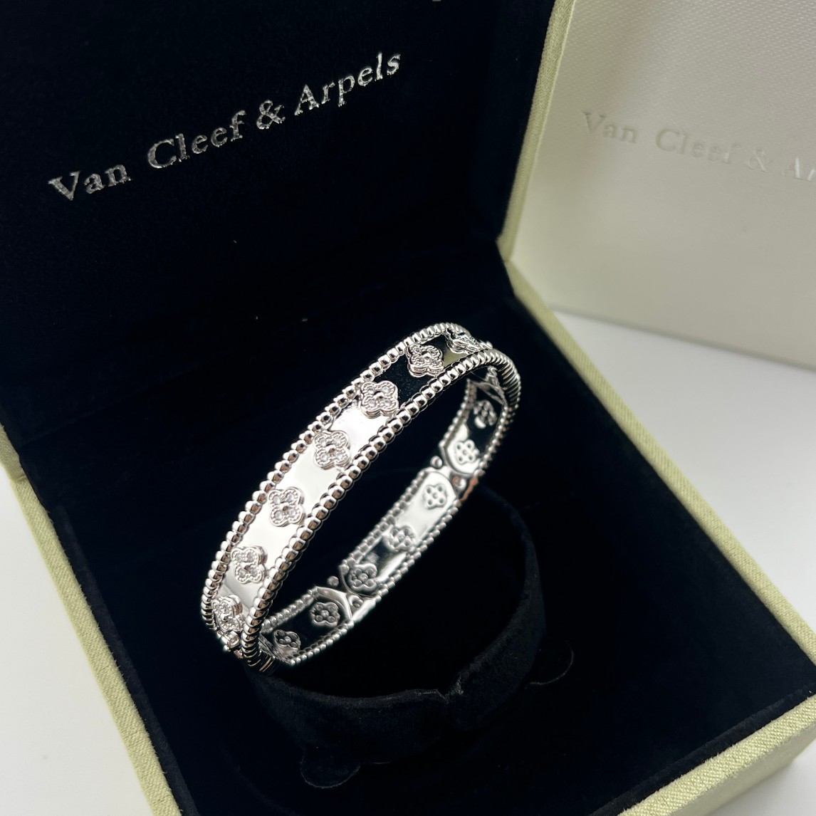 Pavé-set Diamond Kaleidoscope Bracelet - Artisantouchss