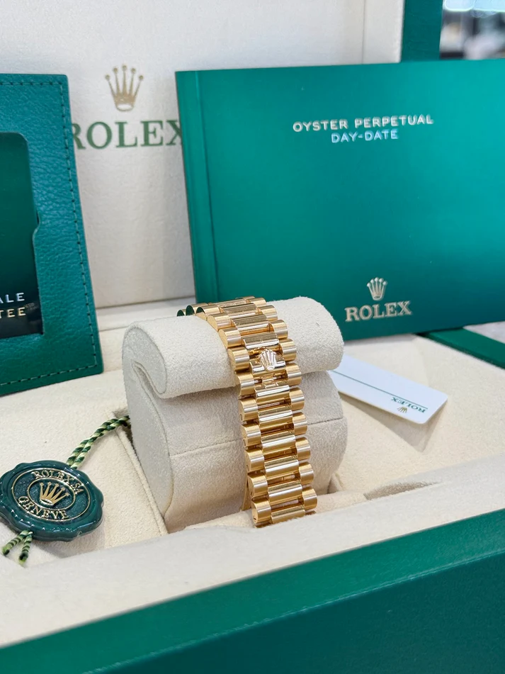Rolex 2024 Day-Date m128238-0118 Green Dial Yellow Gold Bracelet