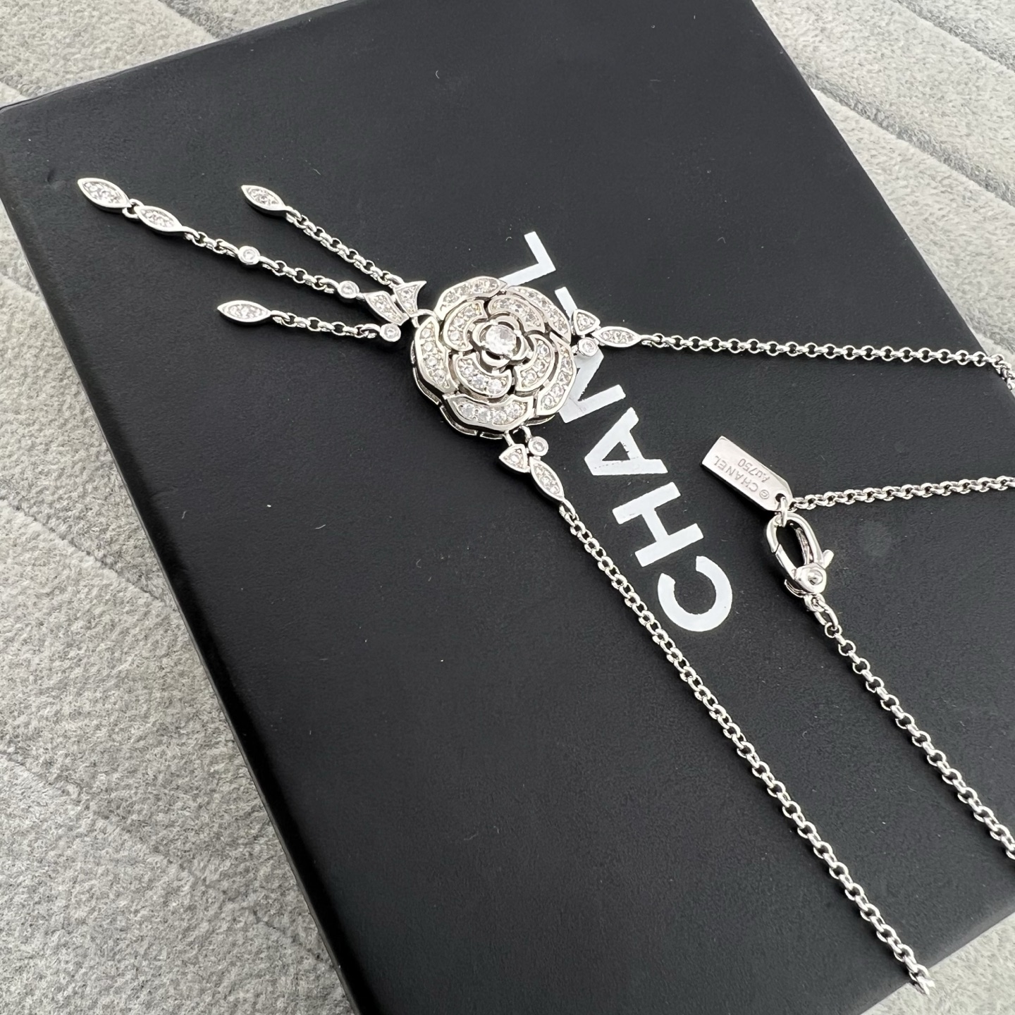 Custom-made camellia necklace - Artisantouchss