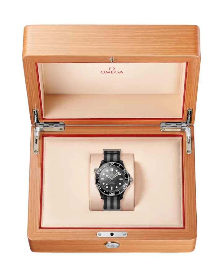 SEAMASTERDIVER 300M43.5 MM BLACK CERAMIC ON NATO STRAP