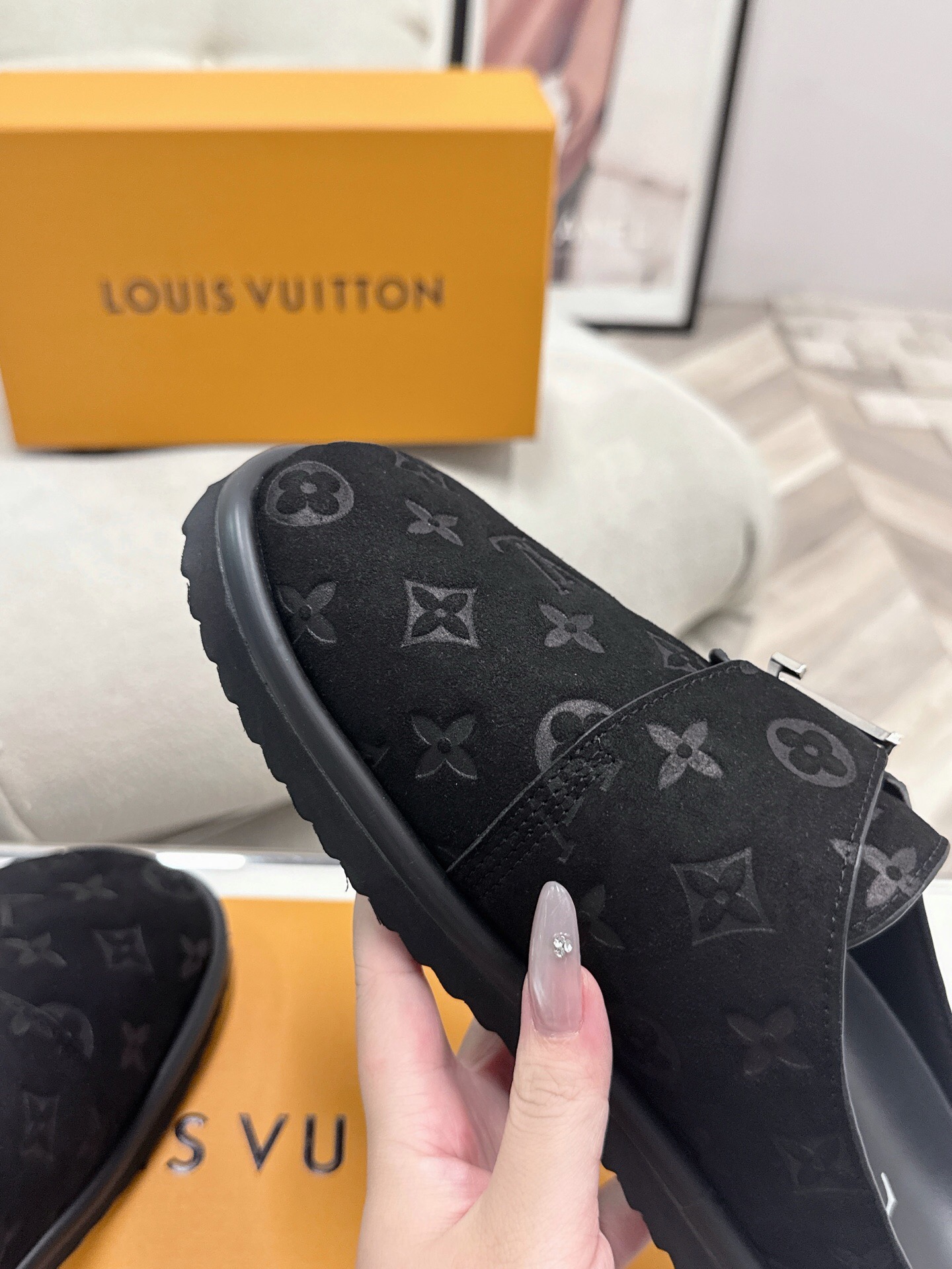 L X V slippers detail 7