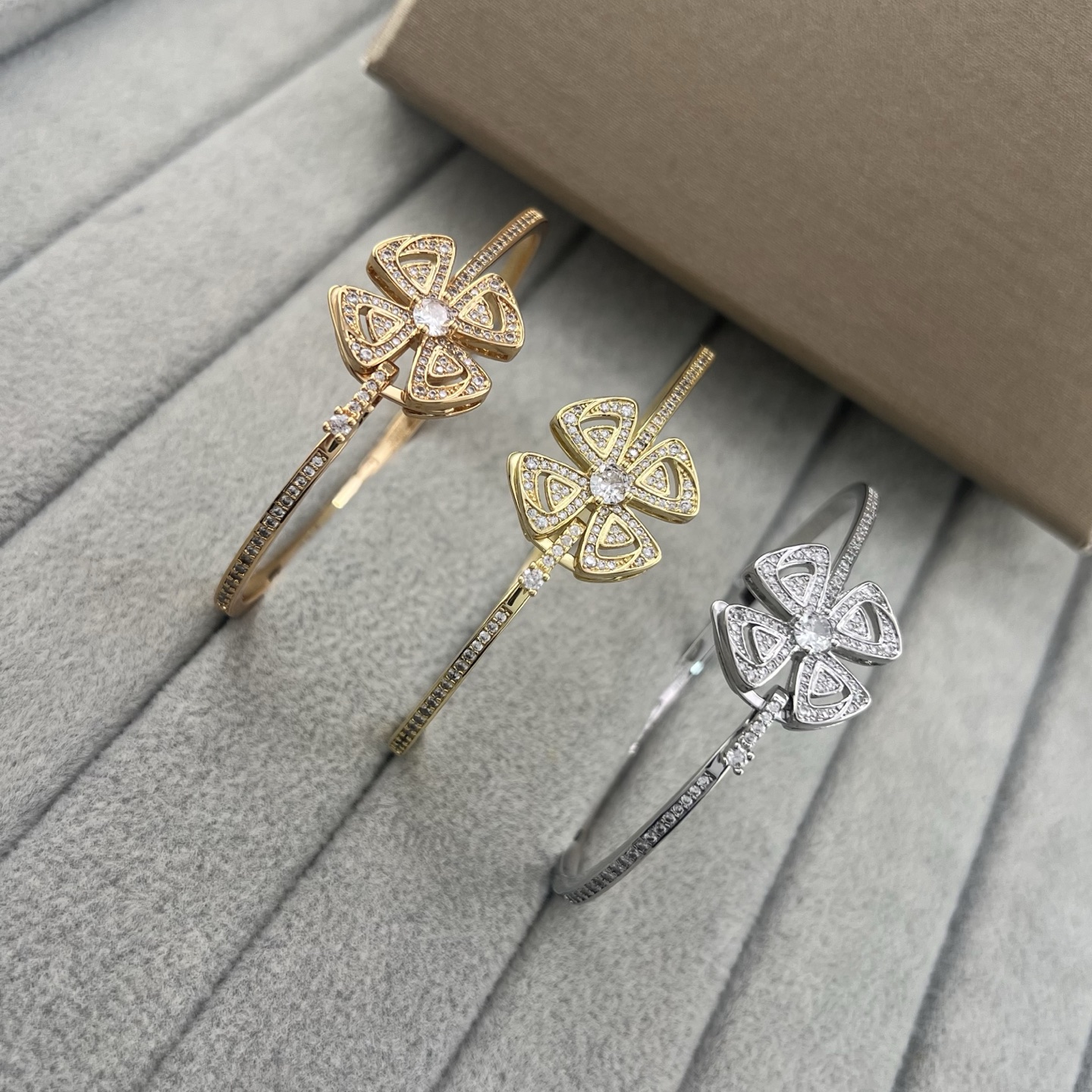 Bougainvillea-style fully stone-set bracelet - Artisantouchss
