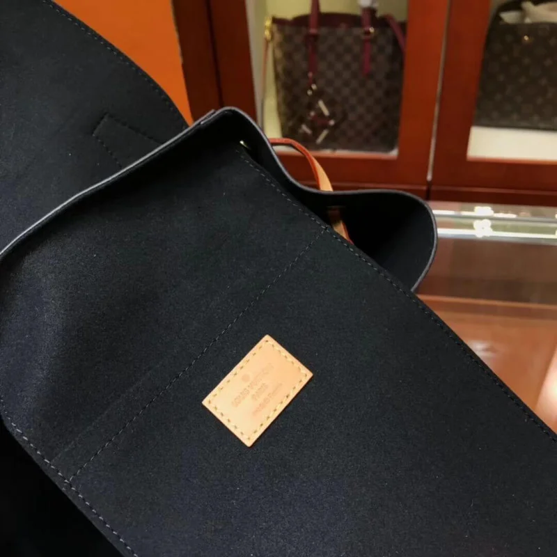 Louis Vuitton Monogram Canvas Sperone Bb M45638