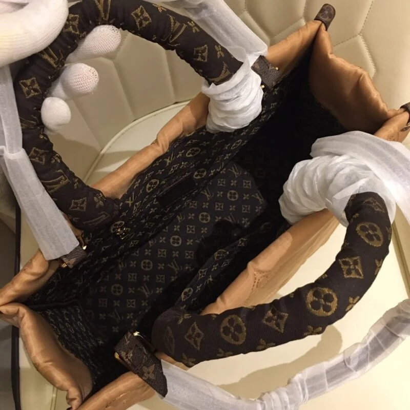 Louis Vuitton Onthego Gm Tote Bag- Beige