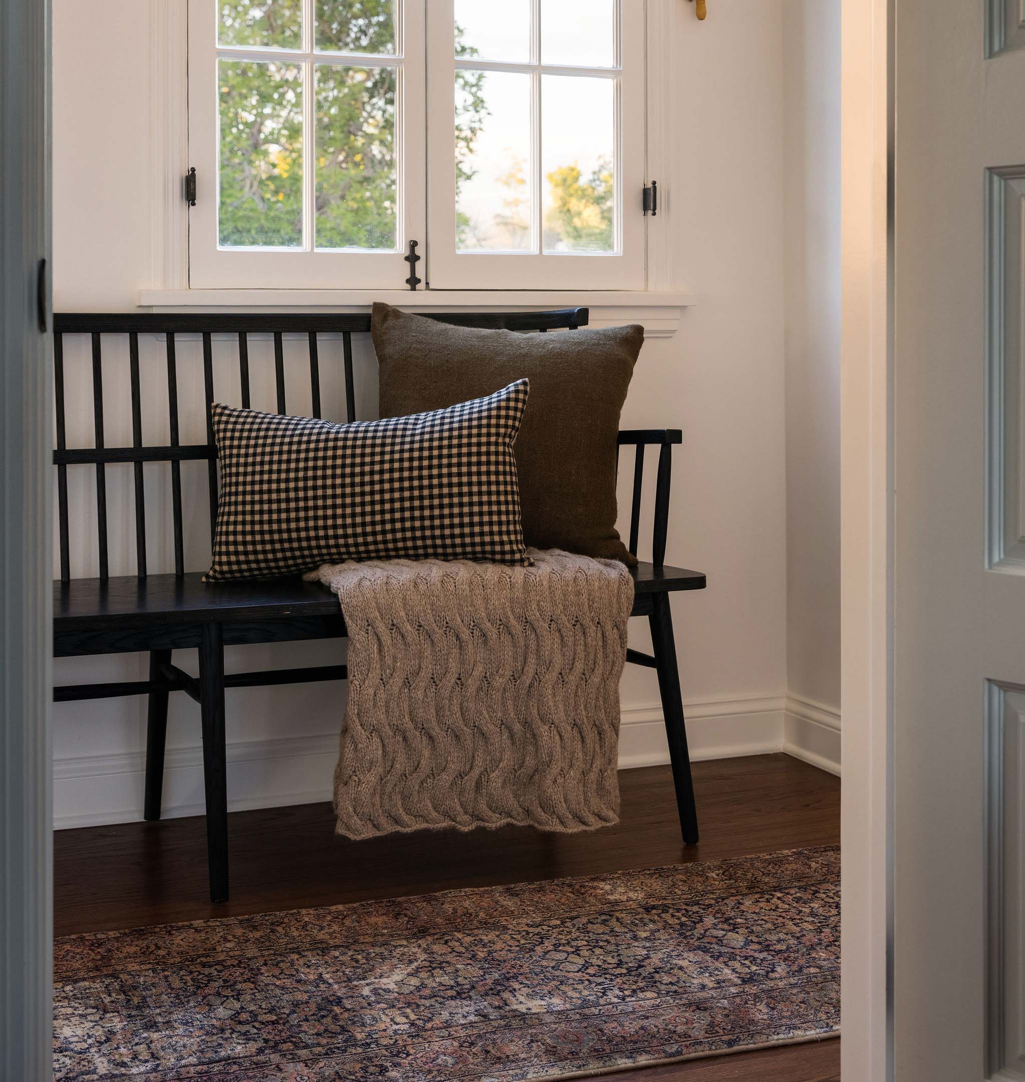 Billie BIL-01 Ink / Salmon Area Rug
