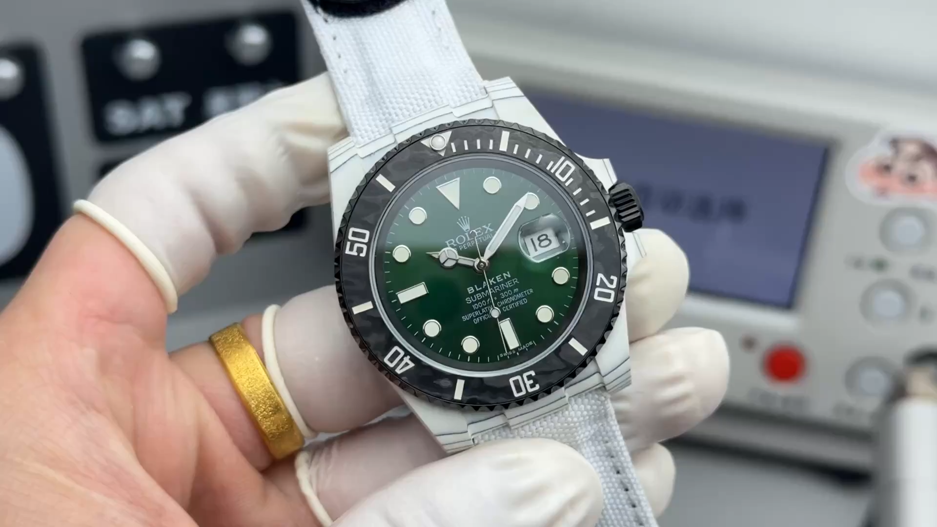 Replica Rolex Submariner 40mm Green Dial White Nylon Strap 116610