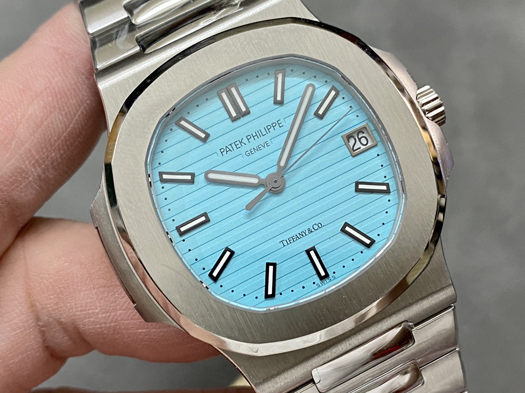 Replica Patek Philippe Nautilus 5711 1A 018 Green Dial 40mm Mens Watch