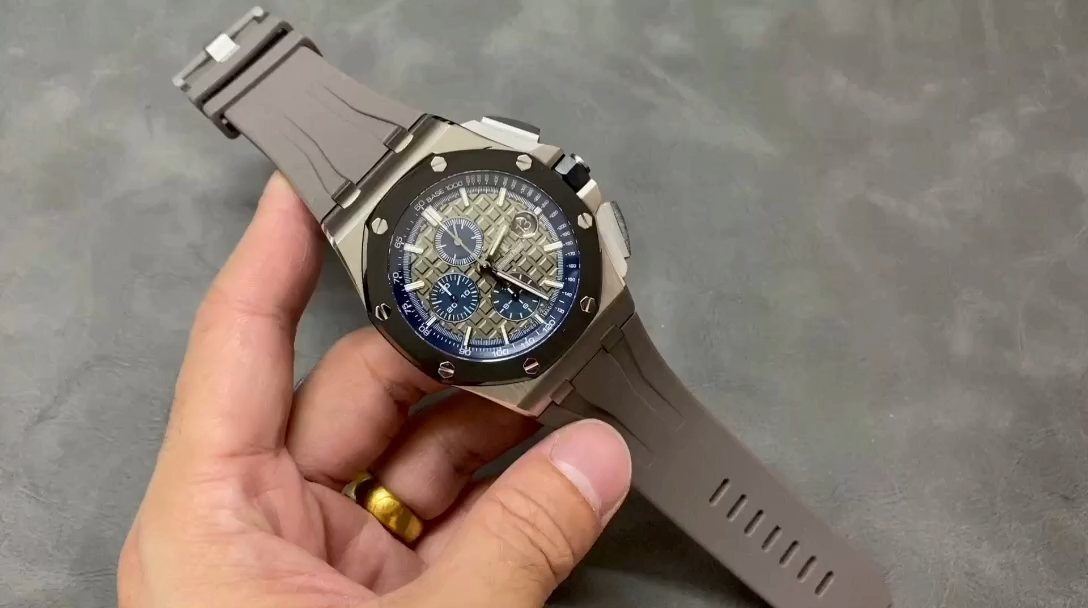 AP 1:1 Clone Royal Oak Offshore 26400IO.OO.A004CA.02 Selfwinding 44 Titanium Watch
