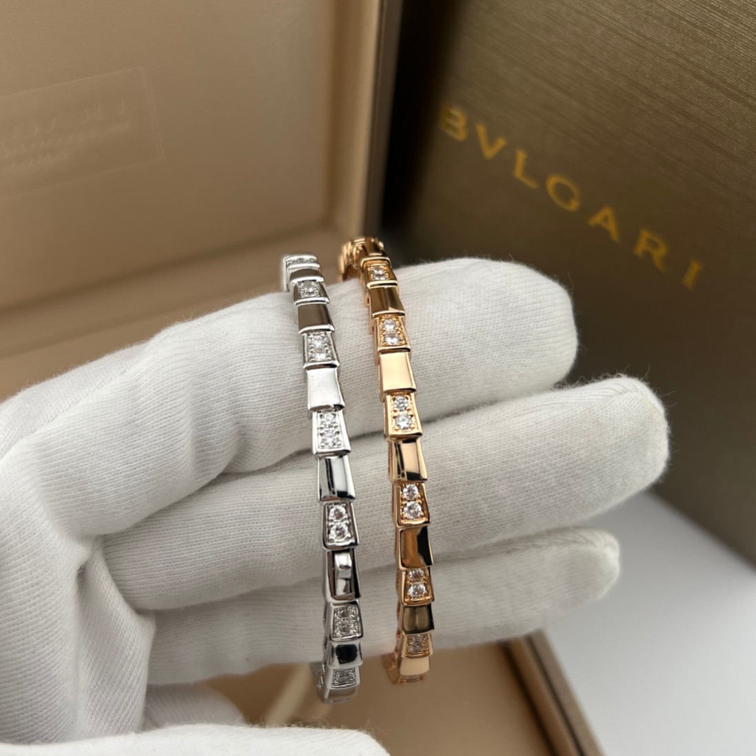 Diamond-set snake-shaped bracelet - Artisantouchss