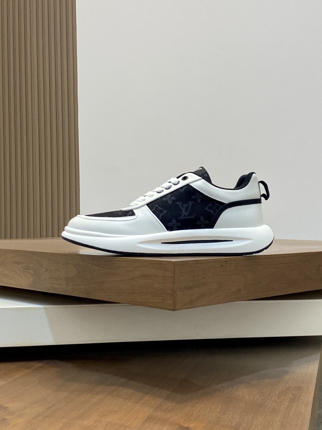 L X V Sneakers