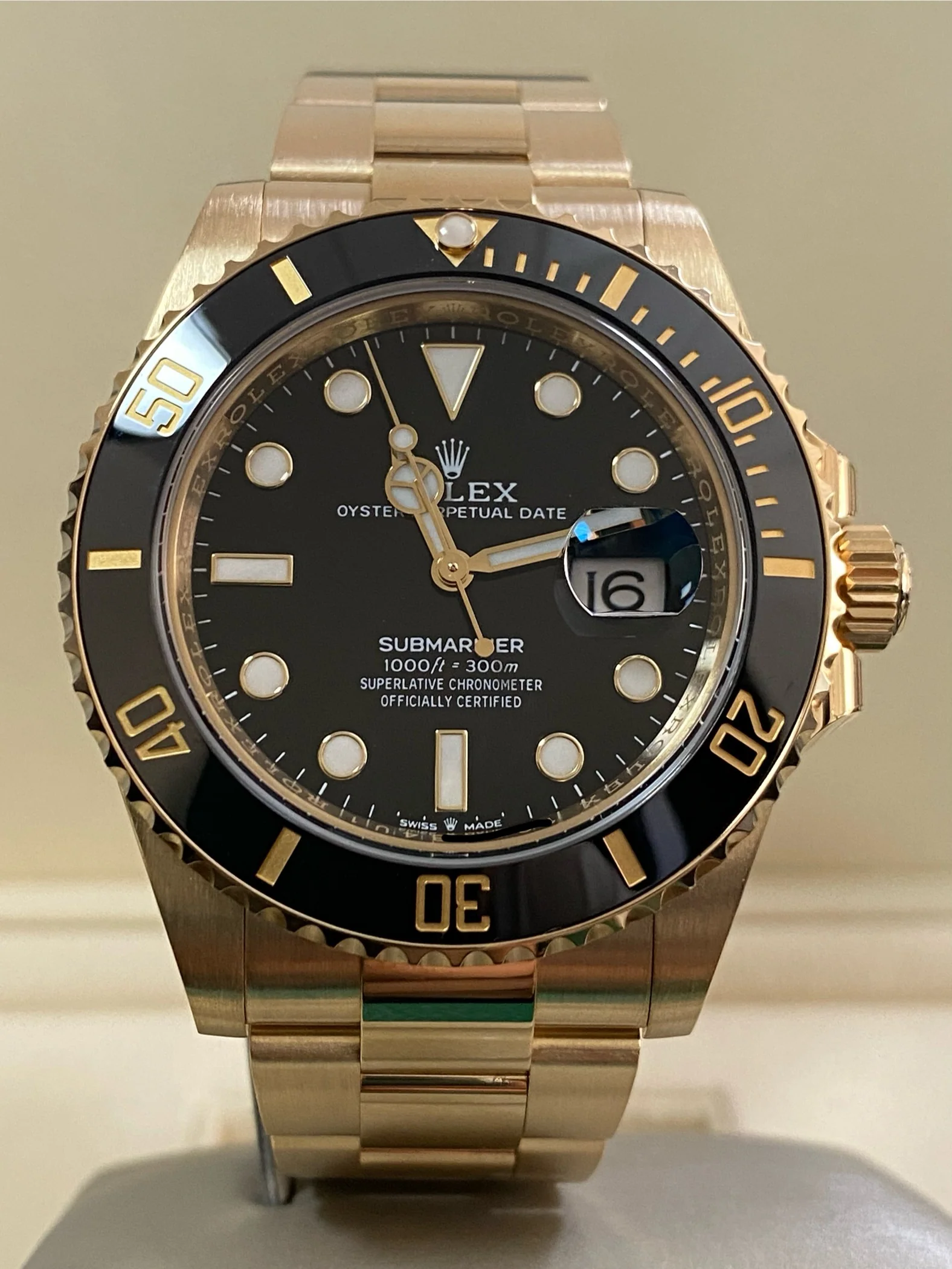 Rolex,Submariner Yellow Gold Submariner Date - 2024 - Black Bezel - Black Dial - 126618LN *FULL SET*