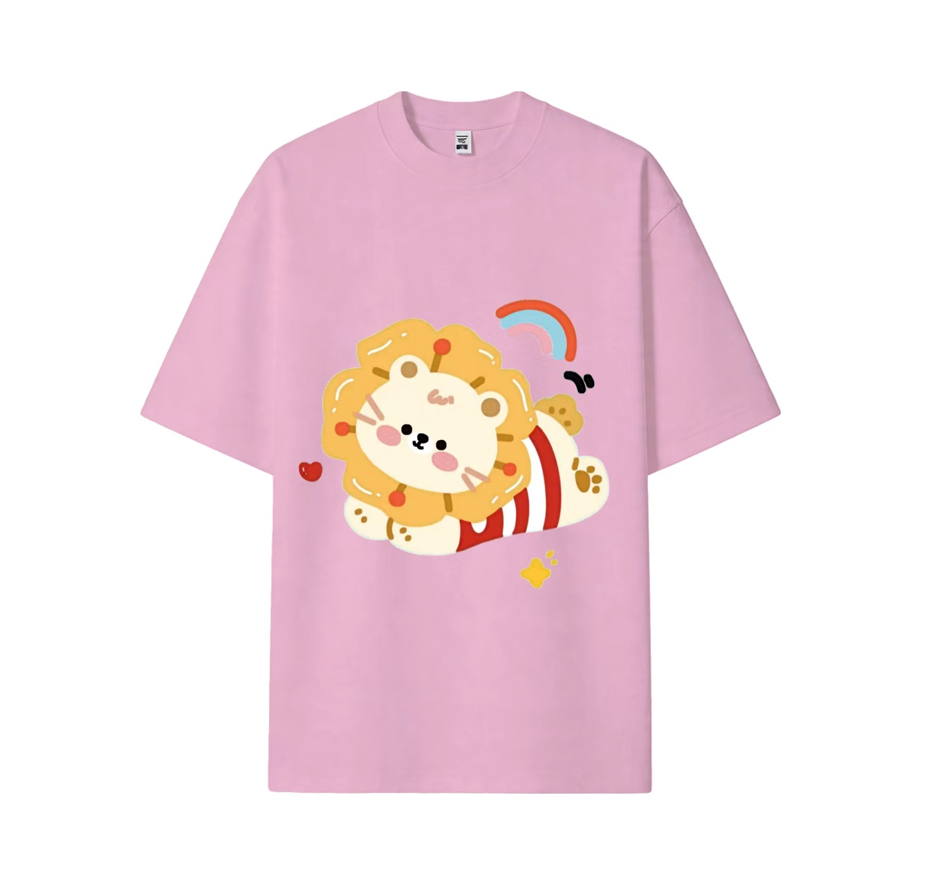 A short-sleeved shirt with a lion print is a must-have item in your summer wardrobe.