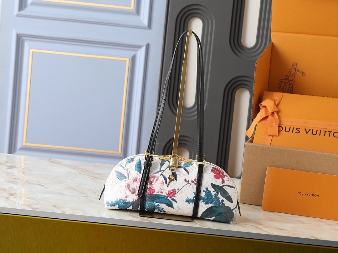 L X V Hang On M13086 Size：32x15x6cm