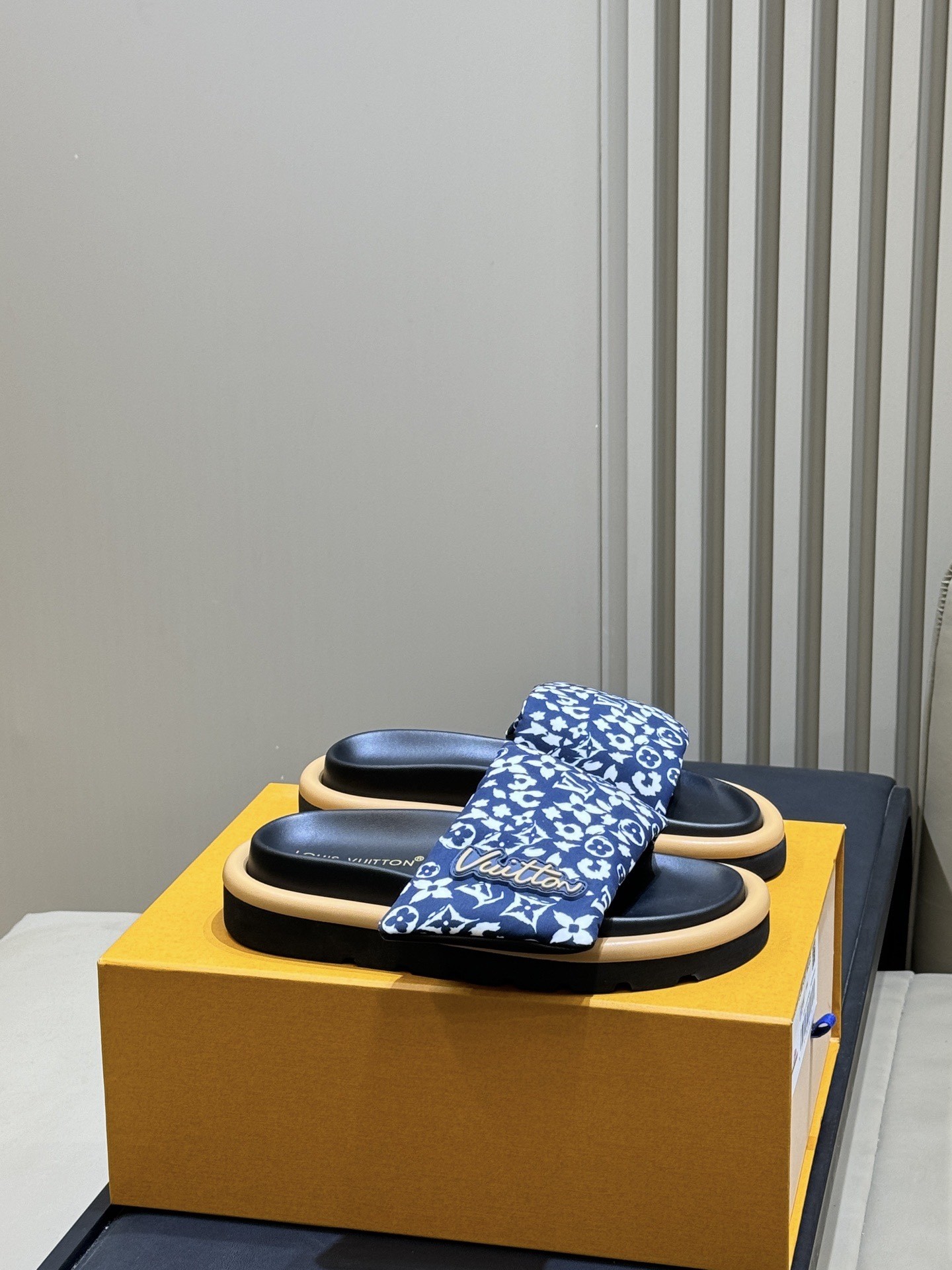 L X V SLIPPERS detail 2