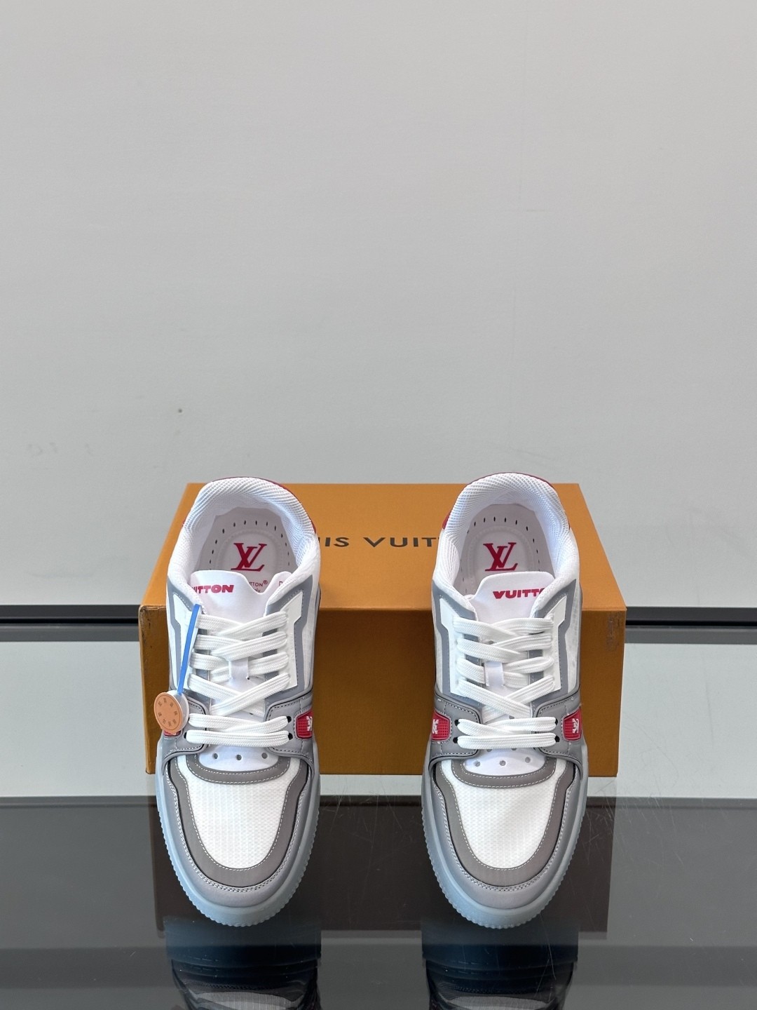 L X V TRAINER detail 6