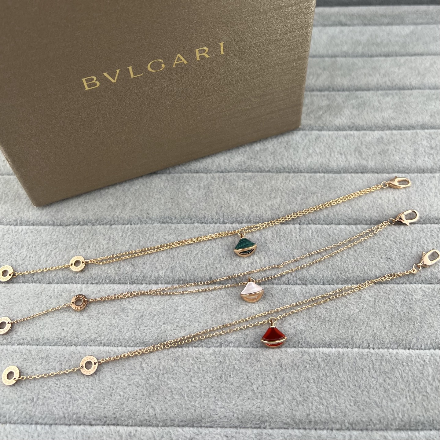 Skirt-shaped charm bracelet - Artisantouchss