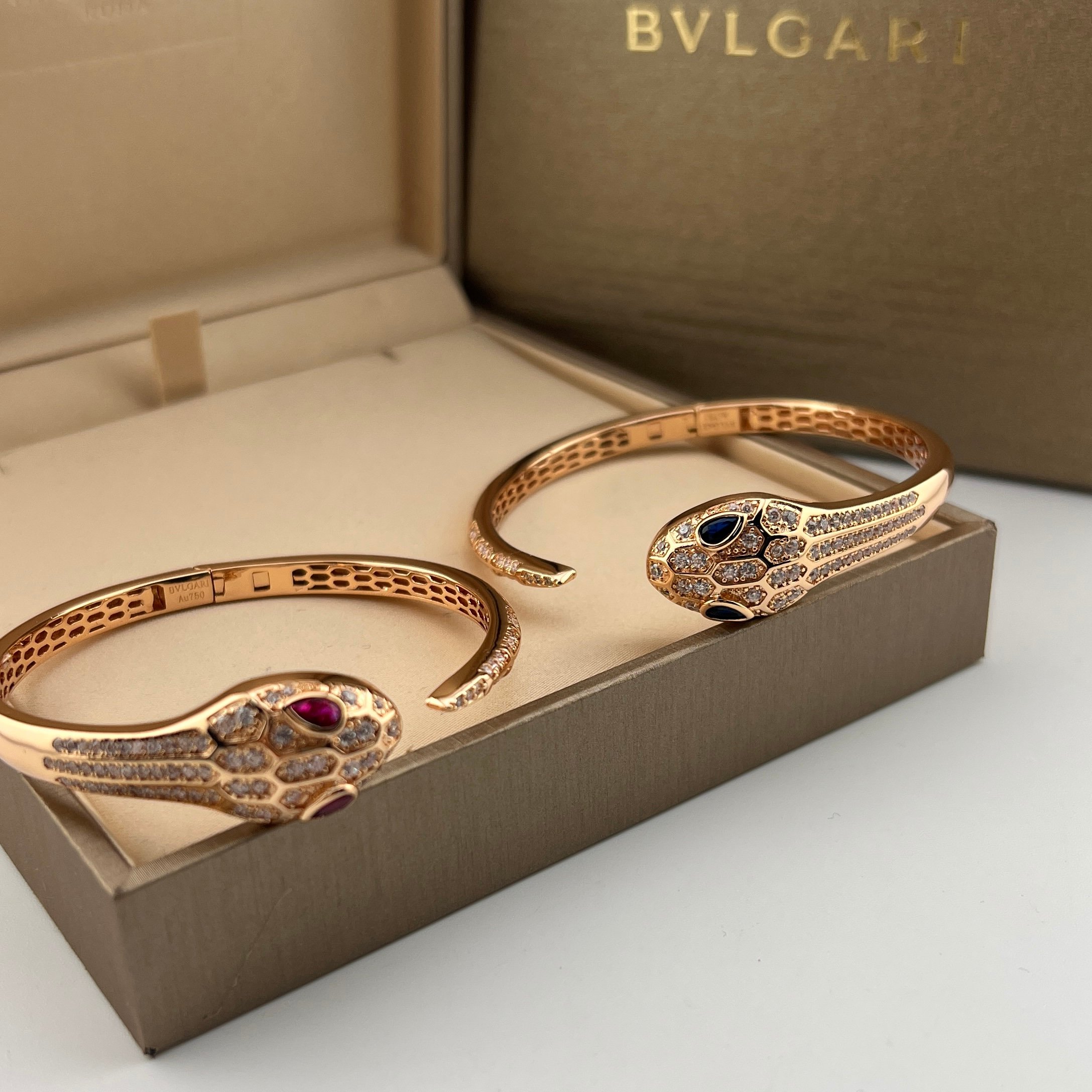 Rose gold diamond snake head bracelet - Artisantouchss