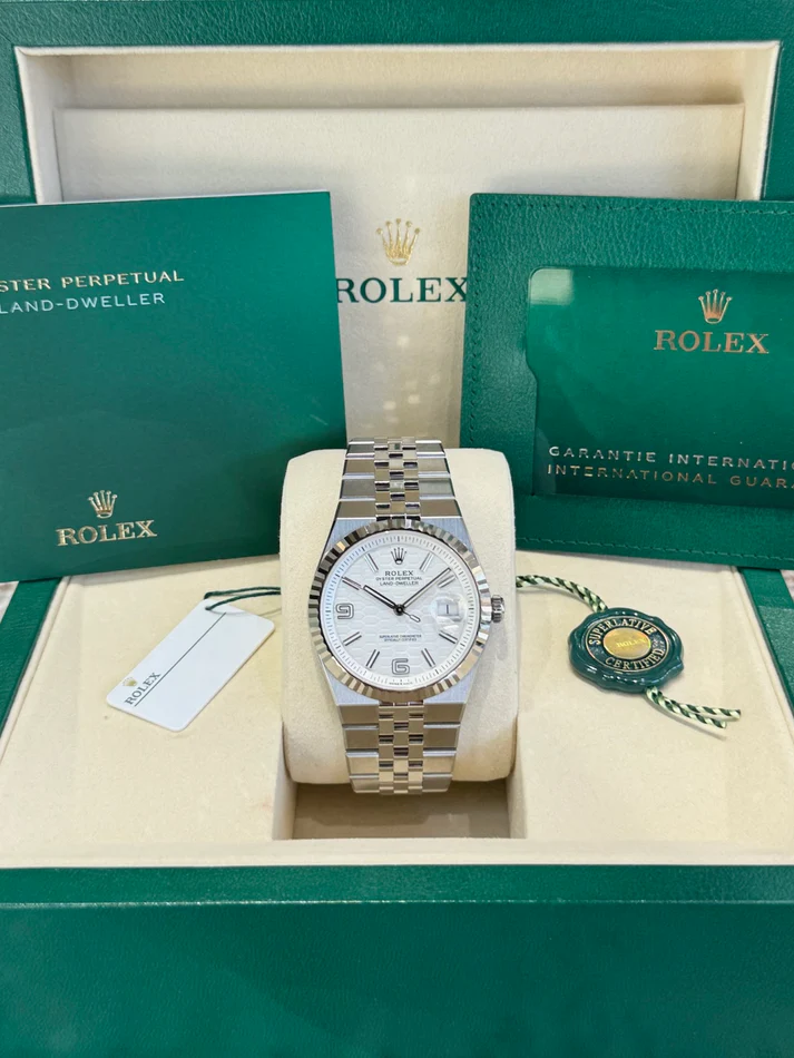 Rolex Land-Dweller 40 Oyster, 40 mm, Oystersteel and white gold M127334-0001