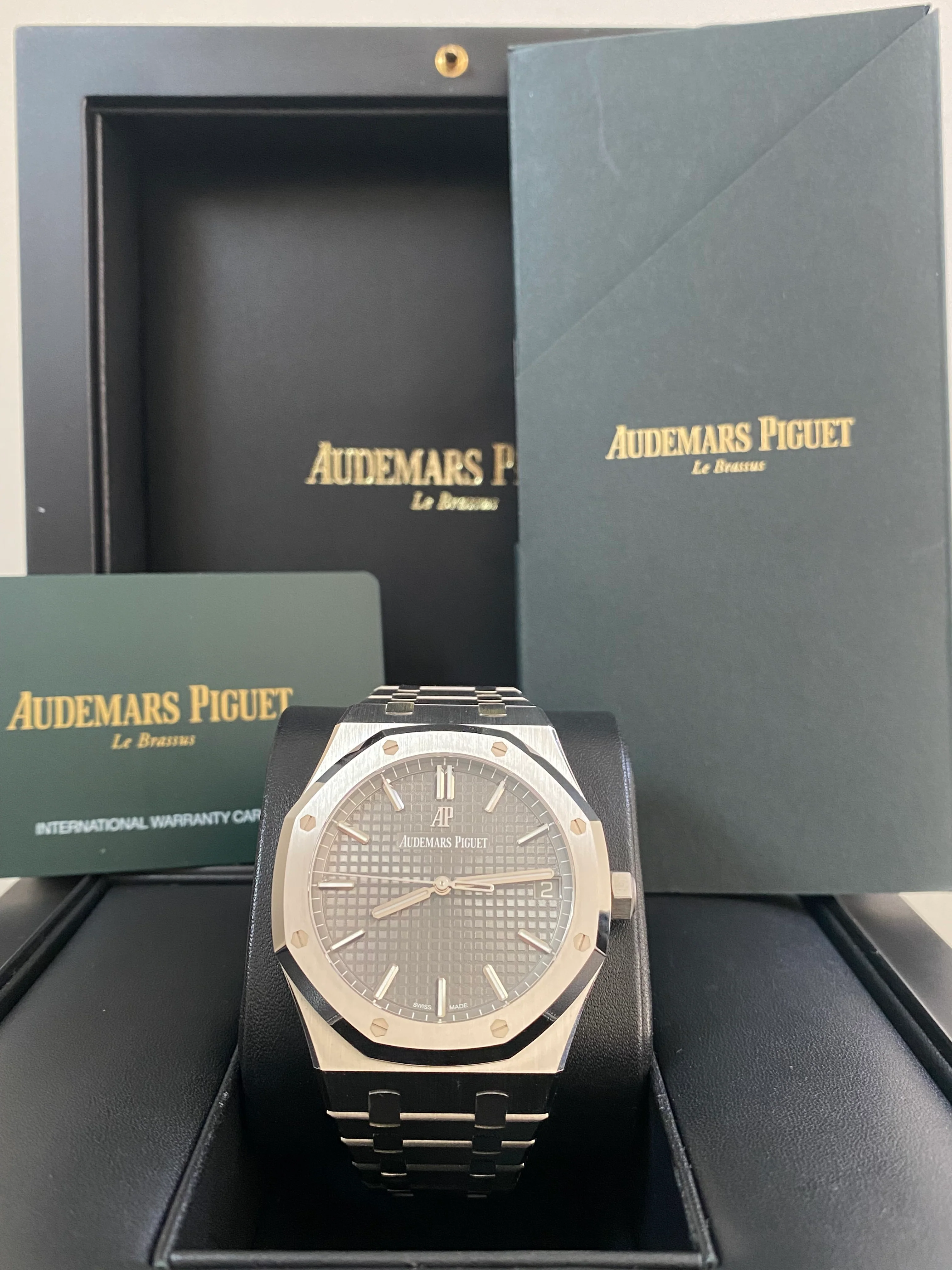 Audemars Piguet,Royal Oak Selfwinding Royal Oak Selfwinding - 2021 - Grey Dial - 15500ST.OO.1220ST.02 *UNPOLISHED*