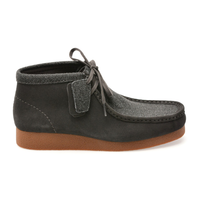 Ghete CLARKS gri, WALLABEE EVO BT, din piele intoarsa