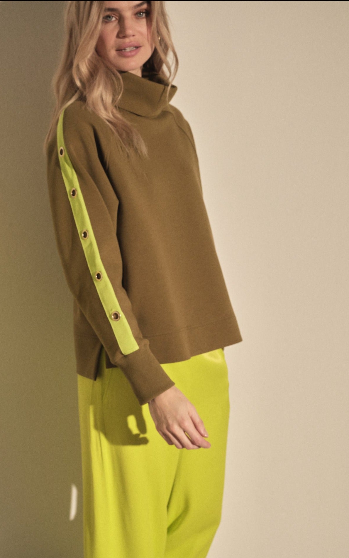 Slit Edge Sweatshirt‌