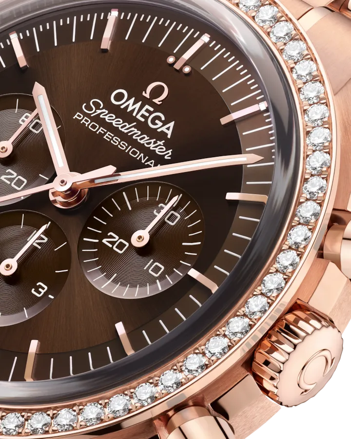 OMEGA SPEEDMASTER MOONWATCH PROFESSIONAL 42 MM, SEDNA™ GOLD ON SEDNA™ GOLD