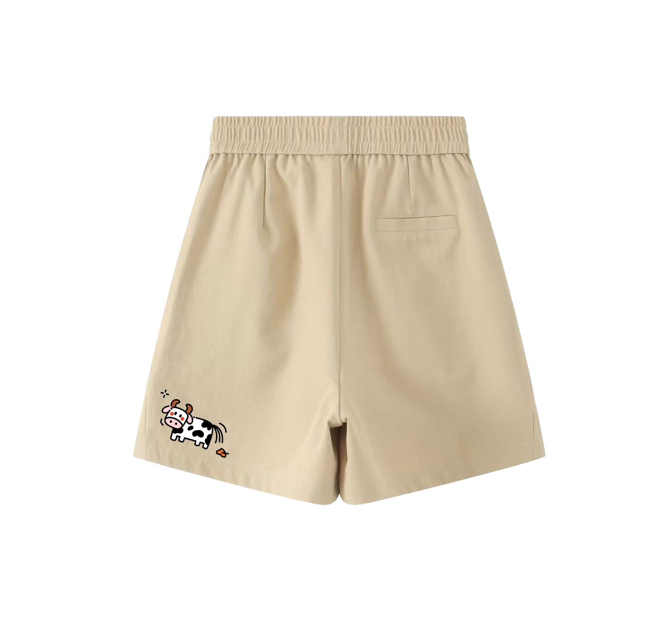 These casual shorts feature a playful cow print, an elastic waistband, and a single back pocket, making them a must-have for your summer wardrobe.