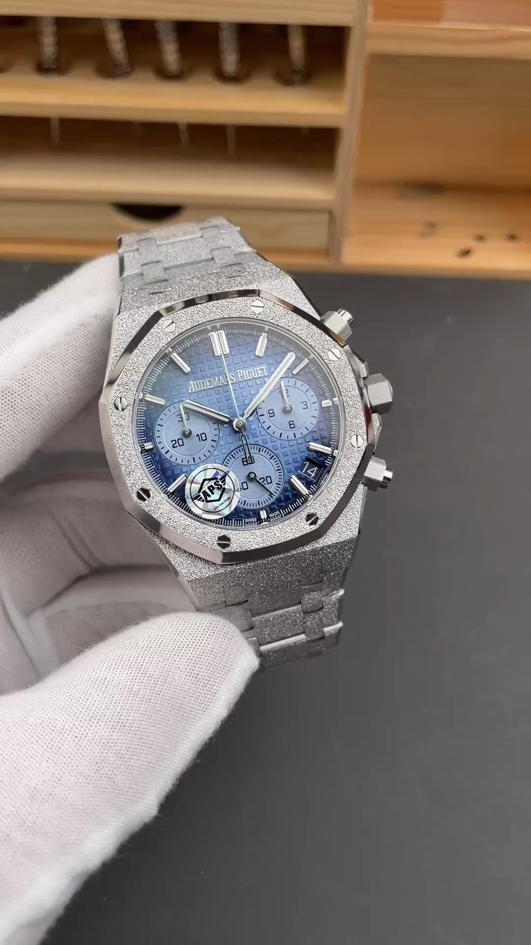 AP Replica Royal Oak Chronograph 26240BC.GG.1324BC.02 Blue Dial