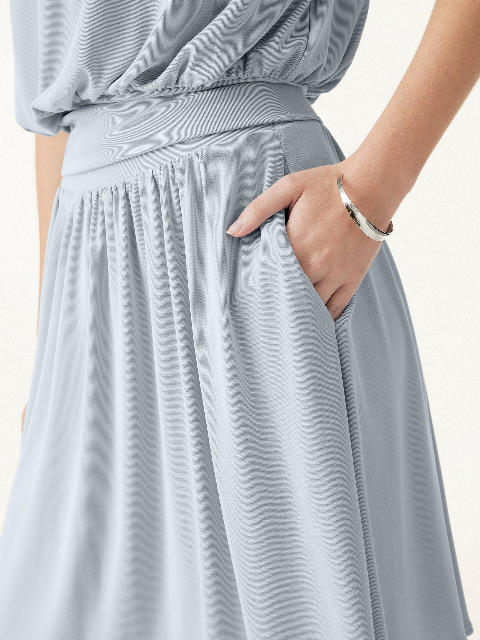 Sandwashed Mid Rise Pull-on Mini Skirt with Pockets