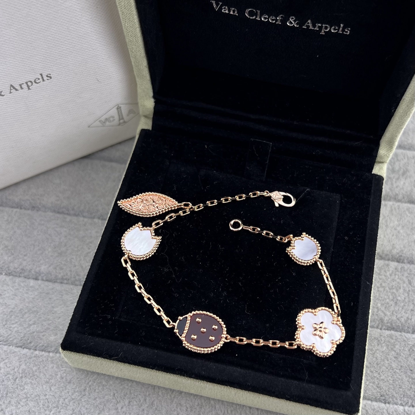 Rose gold ladybug flower and leaf combination necklace - Artisantouchss