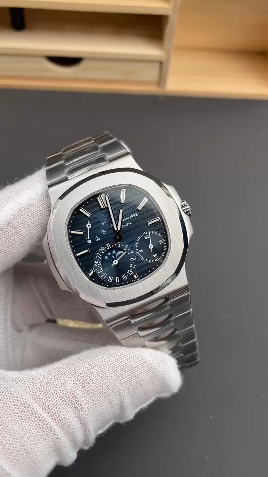 Replica Patek Philippe Nautilus 5712 1A 001 40mm Mens Watch