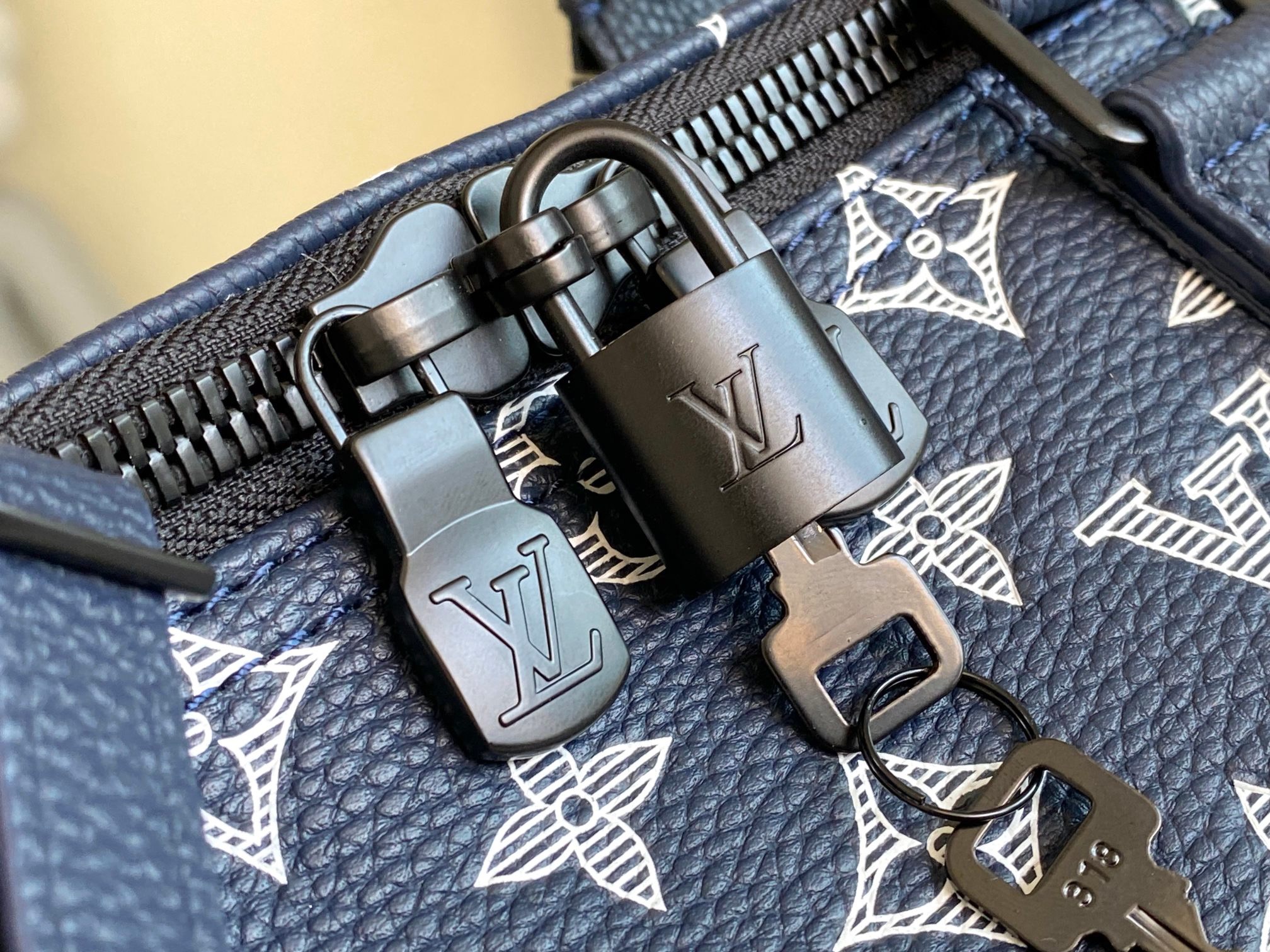 L X V Keepall Bag M24953 50*29*23CM detail 14