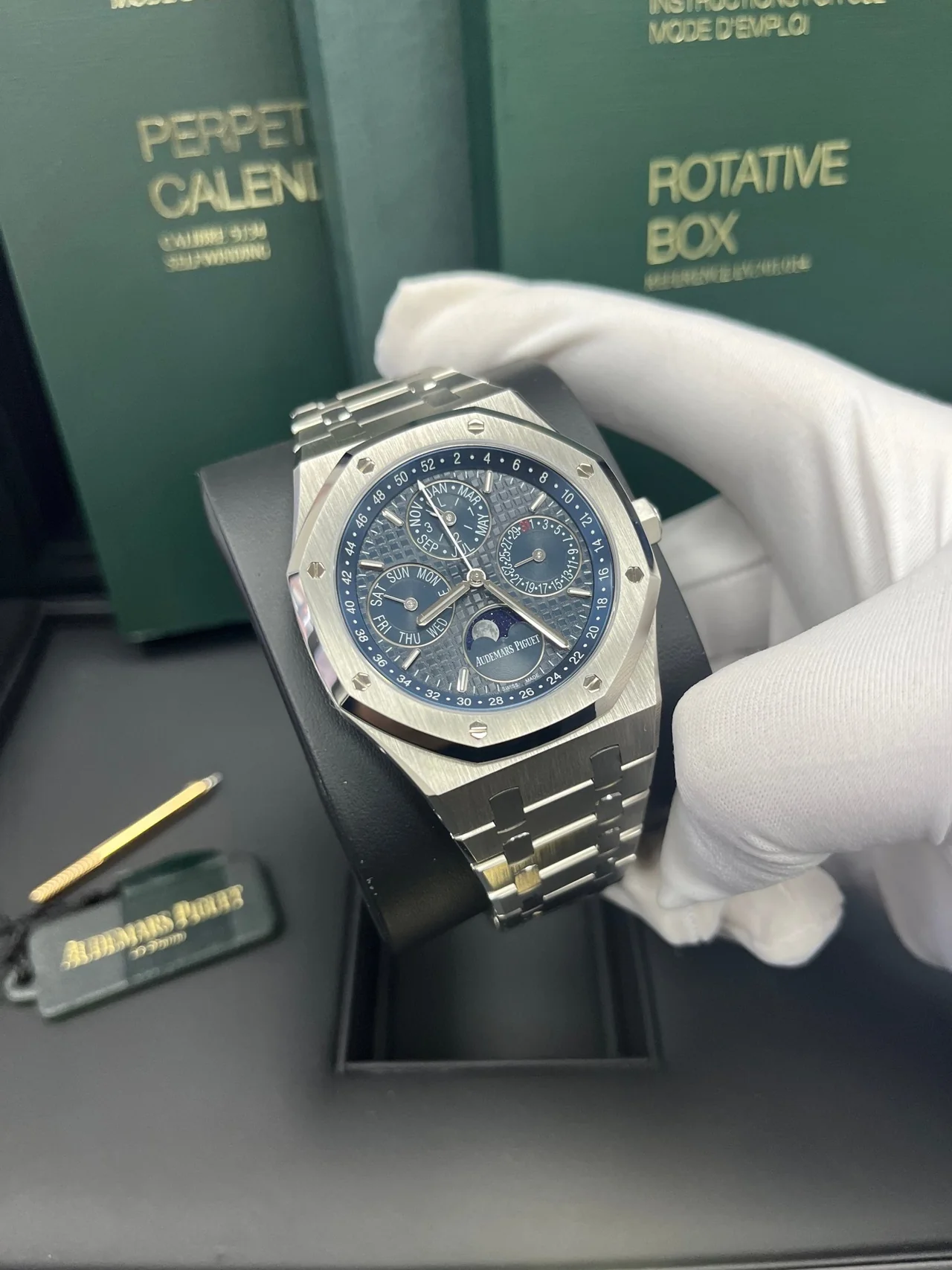 Royal Oak Perpetual Calendar Ref. 26574ST.OO.1220ST.02 41mm