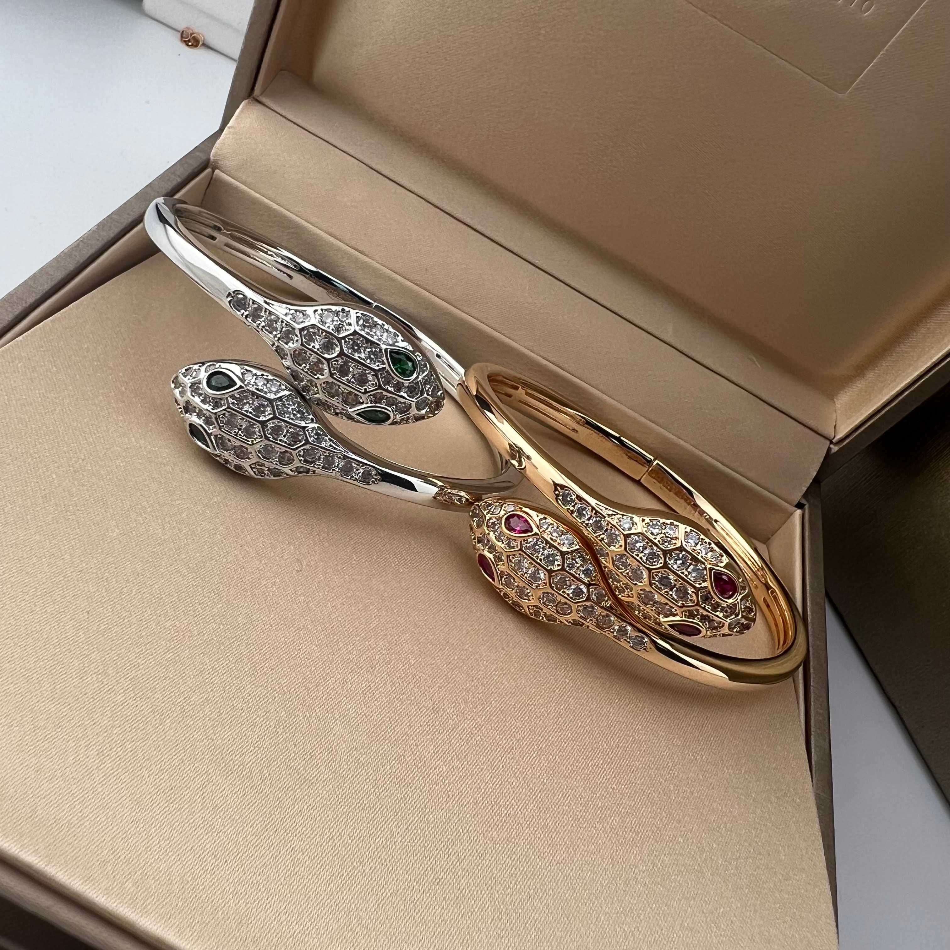 Full diamond double snake head bracelet - Artisantouchss