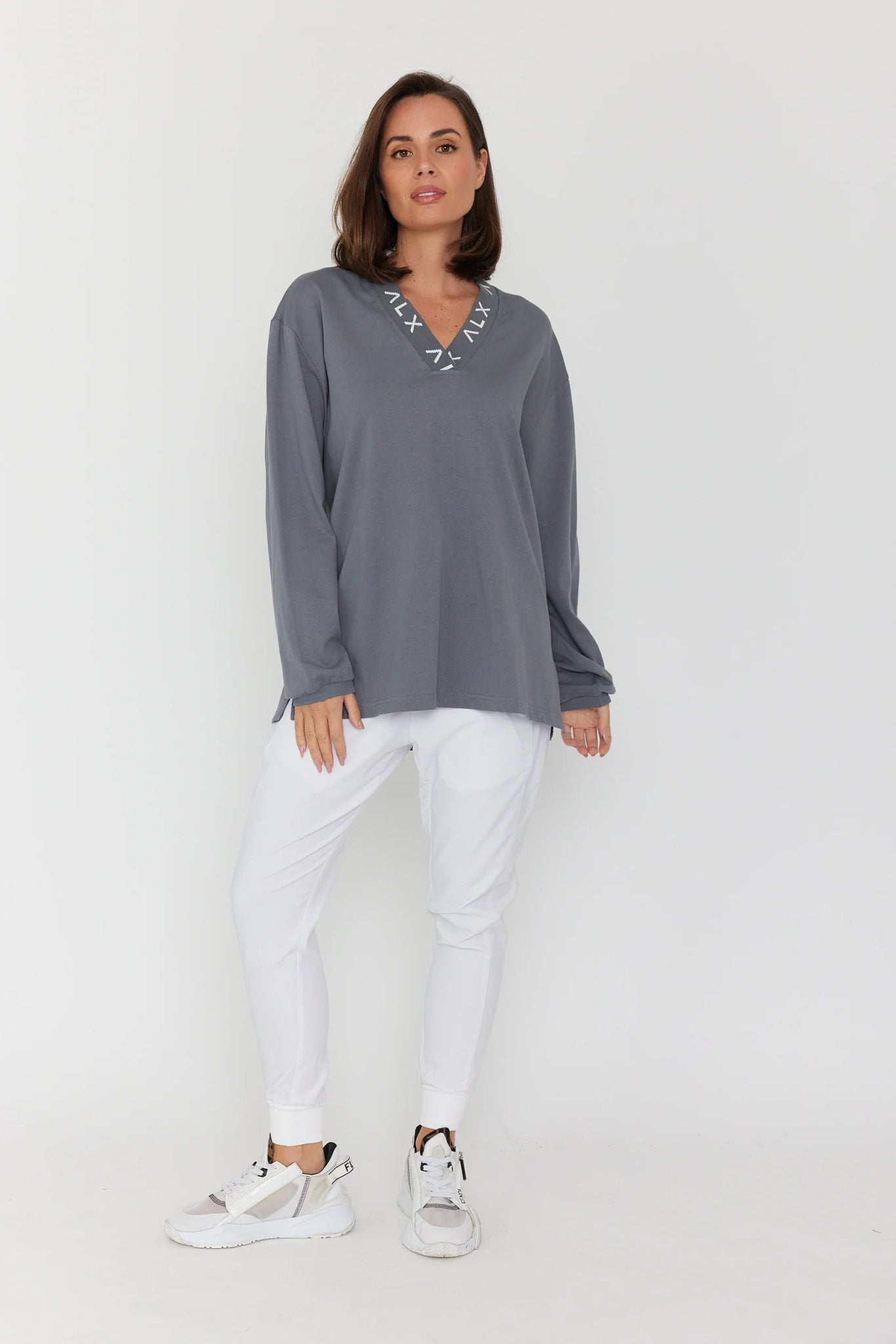 Monochrome V-Top