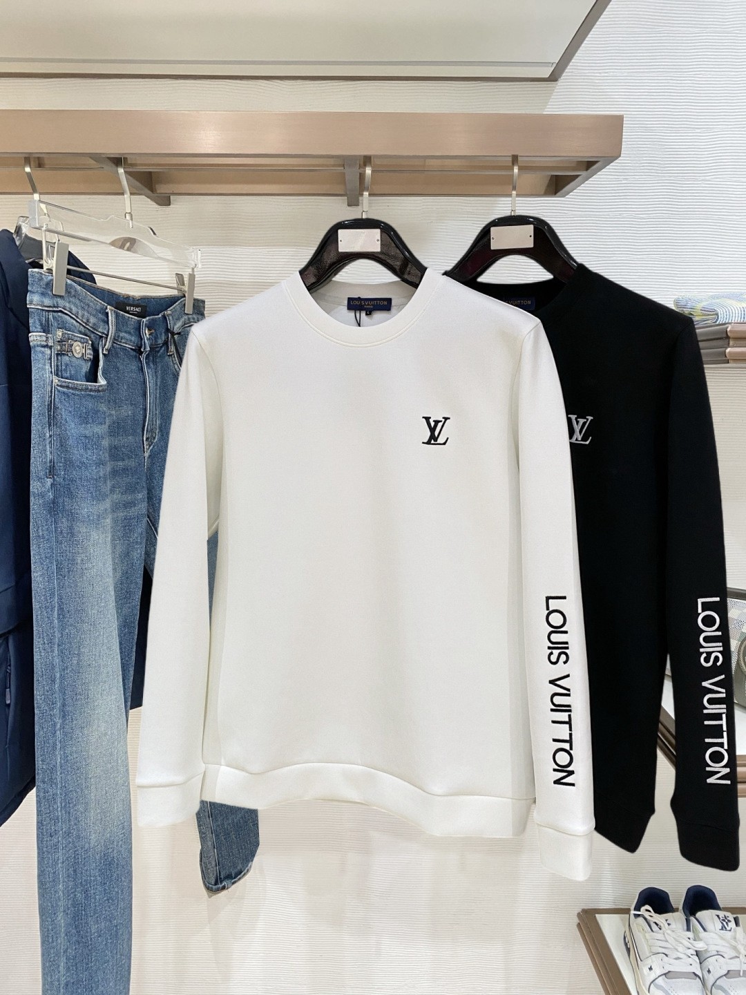 L X V Hoodie（Multiple colors）