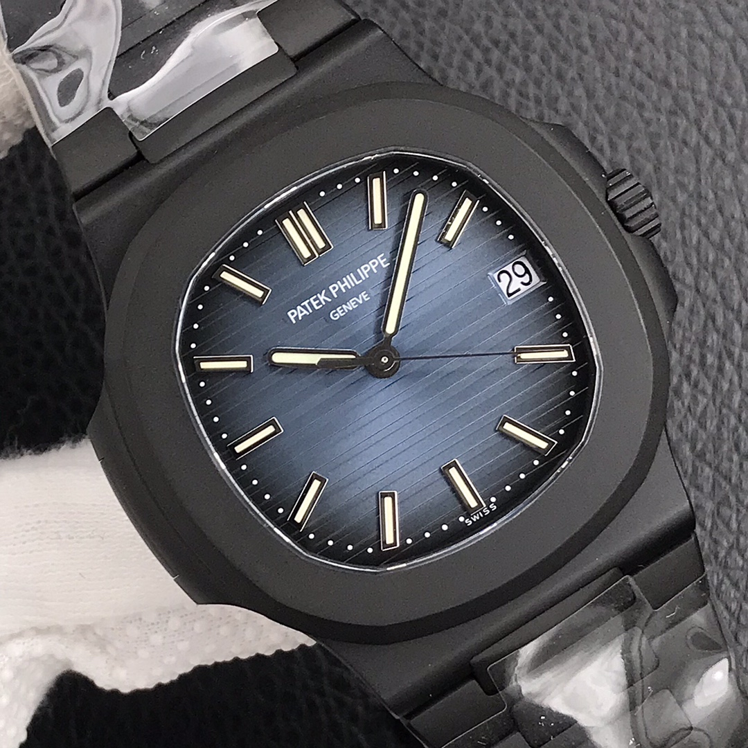 Replica Patek Philippe Nautilus Blue Dial 5711 40MM Mens Watch