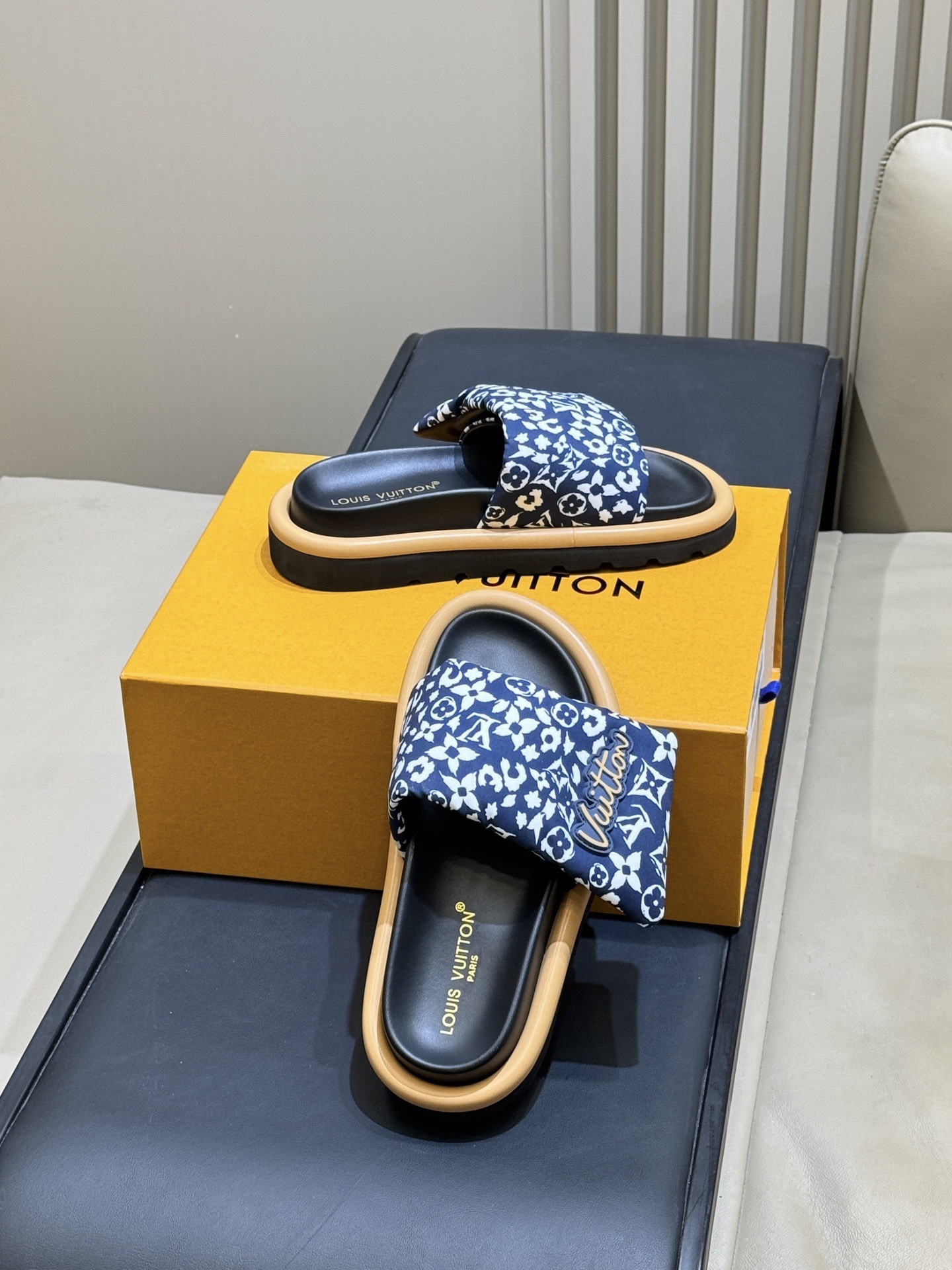 L X V SLIPPERS detail 3