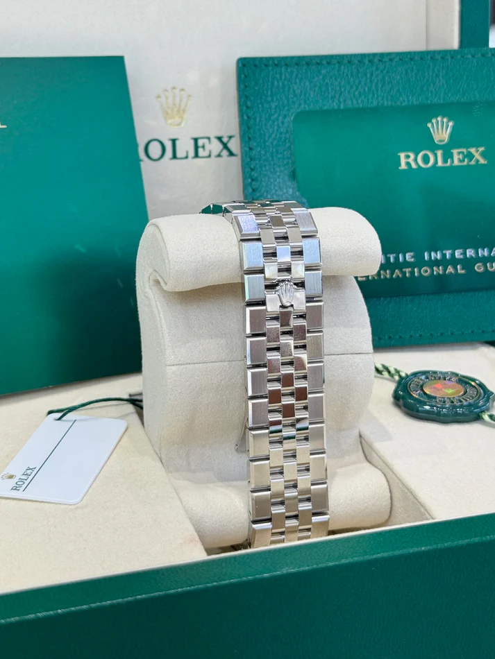 Rolex Land-Dweller 40 Oyster, 40 mm, Oystersteel and white gold M127334-0001
