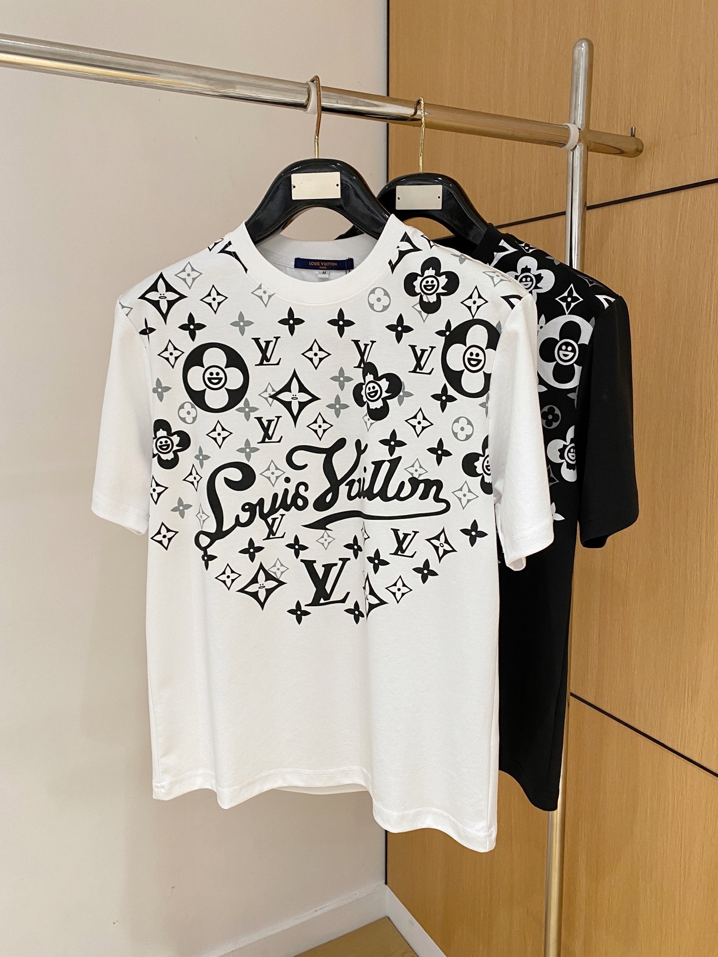 L X V T-shirt（Multiple colors）