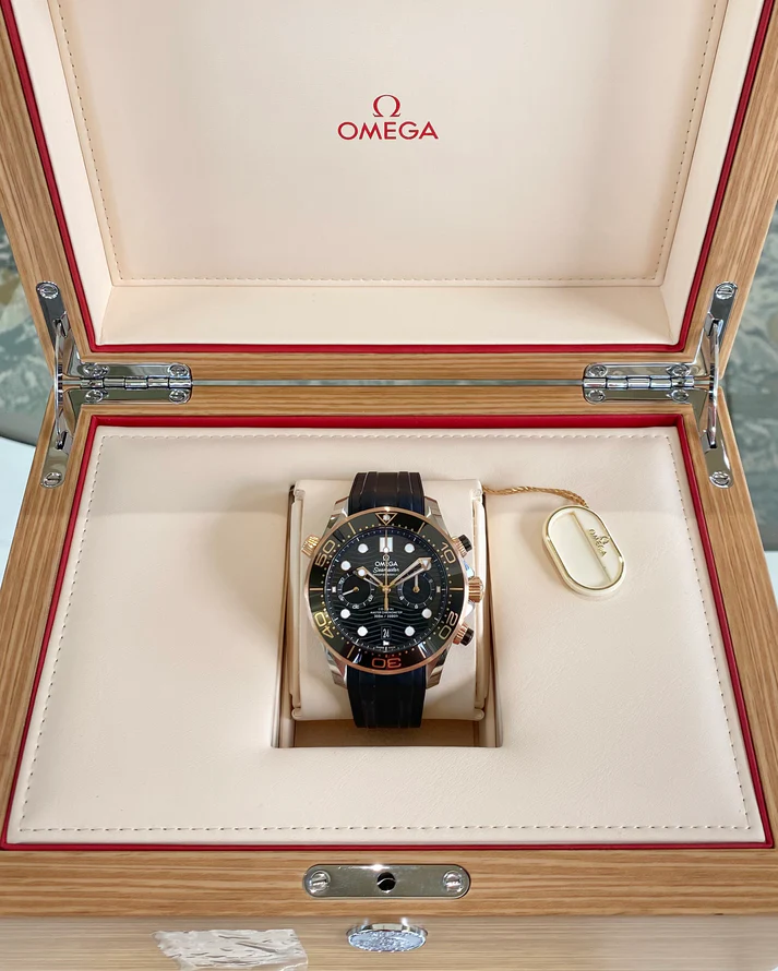 Seamaster Diver 300m CHRONOGRAPH Sedna™ Gold Black 44mm